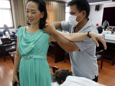 宜生到家按摩服务体验（便捷舒适的全方位按摩护理服务）