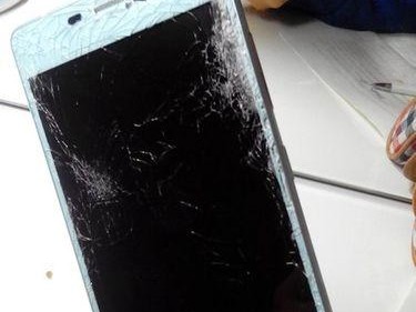 如何摔坏手机？——玩手机摔坏的15个方法（糟糕！又摔坏手机了，这次你可真幸运！）