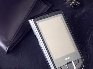 华硕最新手机评测（华硕手机ZenFone8如何在市场中脱颖而出？）