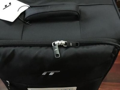 评测IT行李箱的实用性和品质如何？（探究IT行李箱的设计理念和用户体验，为您的旅行带来便利与舒适）