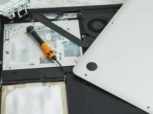 解决台式电脑无法开机的方法（从硬件到软件，全方位解决电脑开机问题）