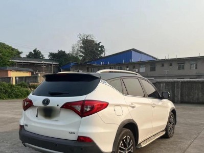 比亚迪宋混动（混动技术搭载，引领新能源汽车时代）